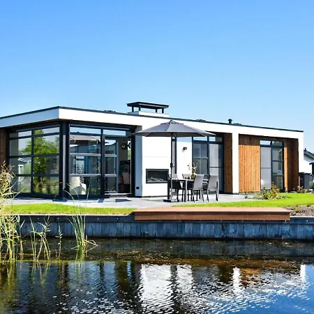 Modern Near The Loosdrechtse Plassen Ferienhaus Nieuw-Loosdrecht